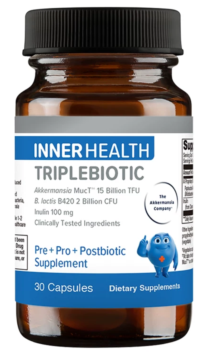 图片展示的是Inner Health品牌的TRIPLEBIOTIC益生菌胶囊。瓶身呈深棕色，瓶盖为黑色。标签上蓝底白字显示品牌名称“INNER HEALTH”，下方为“TRIPLEBIOTIC”字样。标签还标明含有Akkermansia MucT™ 15 Billion TFI、B. lactis B420 2 Billion CFU、Inulin 100 mg等成分，标注为“Pre + Pro + Postbiotic Supplement”，并指出含有30粒胶囊。该图片与上下文紧密相关，直观呈现了文中提到的合规剂量AKK菌产品。
